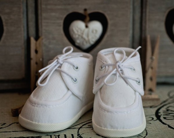 Taufschuhe für Jungs aus Cord